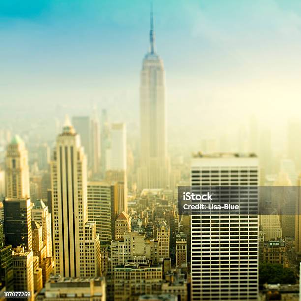New York City Skyline - Fotografias de stock e mais imagens de Acima - Acima, Amanhecer, Amarelo