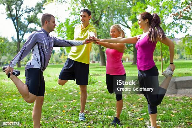 Park Esercizio - Fotografie stock e altre immagini di Abbigliamento sportivo - Abbigliamento sportivo, Adulto, Adulto di mezza età