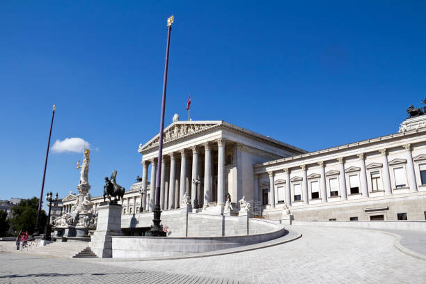 austrian parliament building, vienna - antique obsolete old fashioned old stock-fotos und bilder