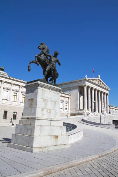 austrian parliament building, vienna - antique obsolete old fashioned old stock-fotos und bilder