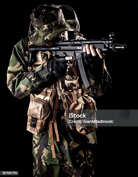 Photo libre de droit de Cqb Habillé Commando banque d'images et plus d'images libres de droit de Adulte - Adulte, Arme airsoft, Arme à feu