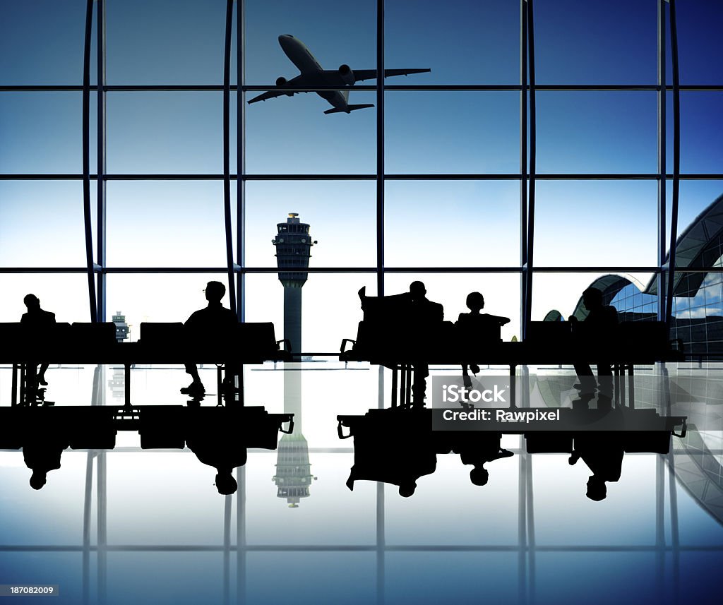 Warten am Flughafen - Lizenzfrei Abflugbereich Stock-Foto