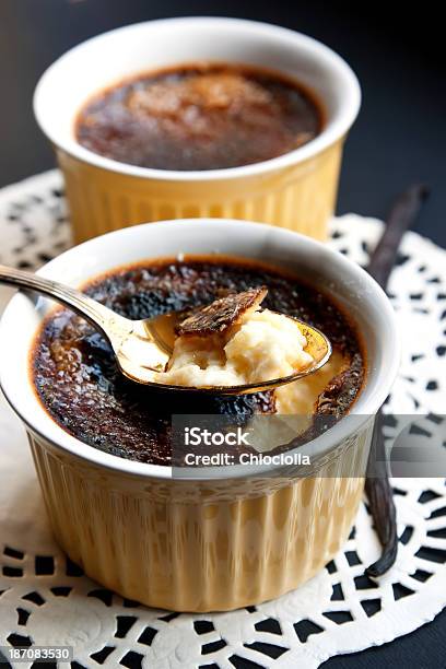 Foto de Sobremesacrème Brûlée e mais fotos de stock de Amarelo - Amarelo, Açúcar, Baunilha - Condimento