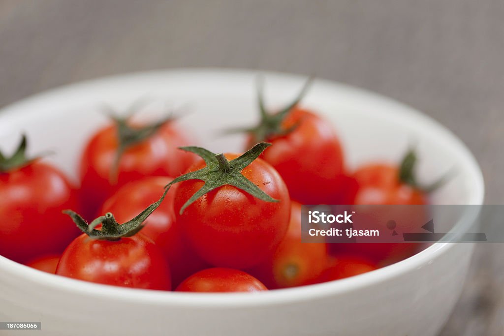 Pomodori freschi biologici - Foto stock royalty-free di Alimentazione sana