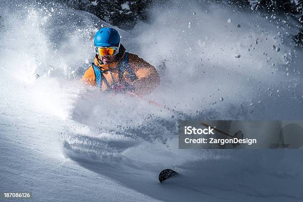 Polvo De Esquí Foto de stock y más banco de imágenes de Esquí - Deporte - Esquí - Deporte, Nieve en polvo, Deporte de riesgo