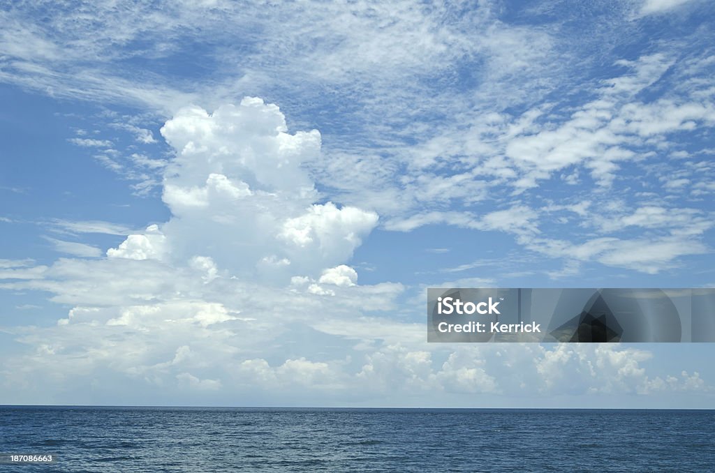 Cumulus Wolken über Meer - Lizenzfrei Asien Stock-Foto