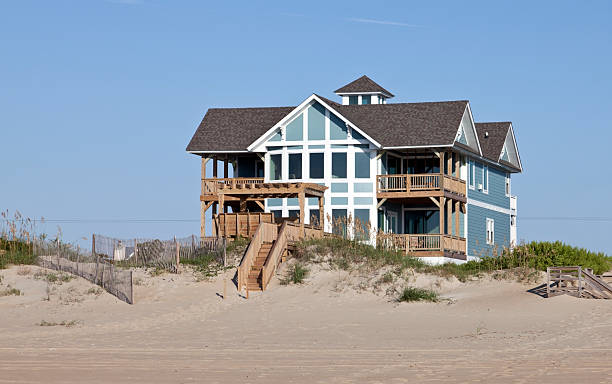 location d'été avec vue sur l'océan - beach house photos et images de collection