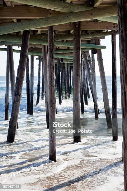 Pilings - Fotografias de stock e mais imagens de Abaixo - Abaixo, Ao Ar Livre, Cais - Estrutura Feita pelo Homem