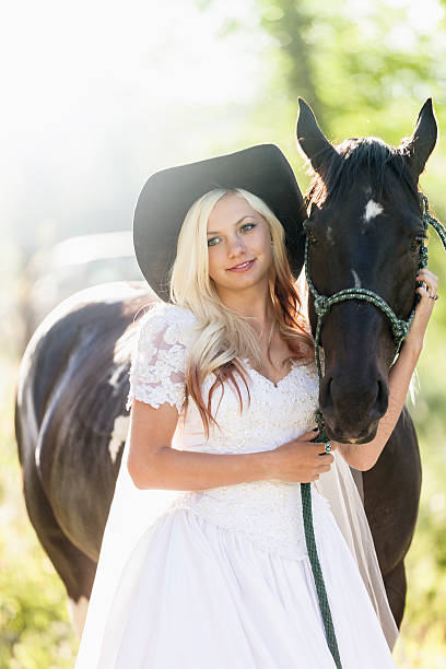 cow-girl portrait de mariage - adult beautiful wedding bride photos et images de collection