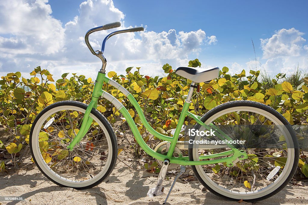 Spiaggia bicicletta cruiser - Foto stock royalty-free di Stile retrò