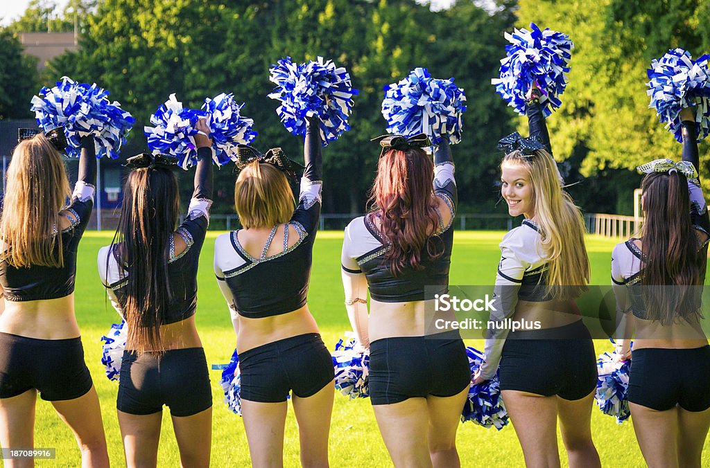 Cheerleaderki Trenować - Zbiór zdjęć royalty-free (Akademicki futbol amerykański)