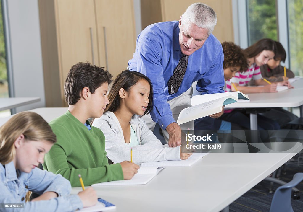 Enseignant et des élèves en salle de classe - Photo de Enseignant libre de droits