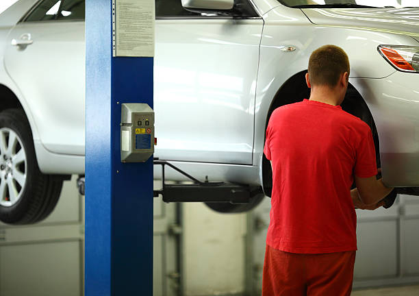 istock Car mechanic replacing a wheel. 187091902