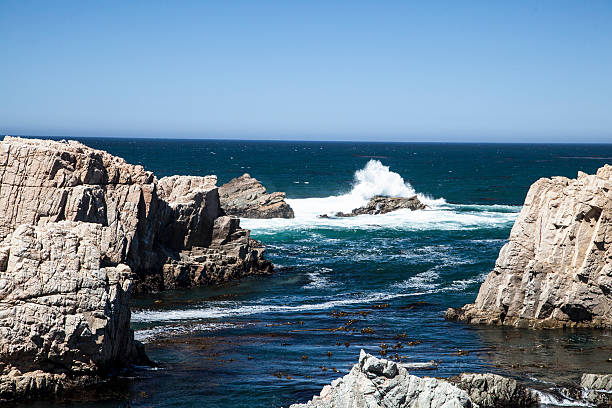 istock Cliff overlooking Big Sur, California 187092068