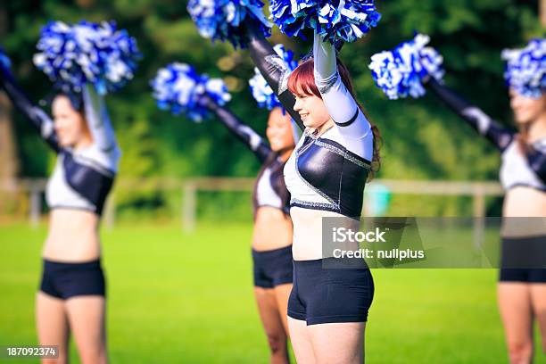 치어리더 연습 20-29세에 대한 스톡 사진 및 기타 이미지 - 20-29세, American Football Team, 경기장