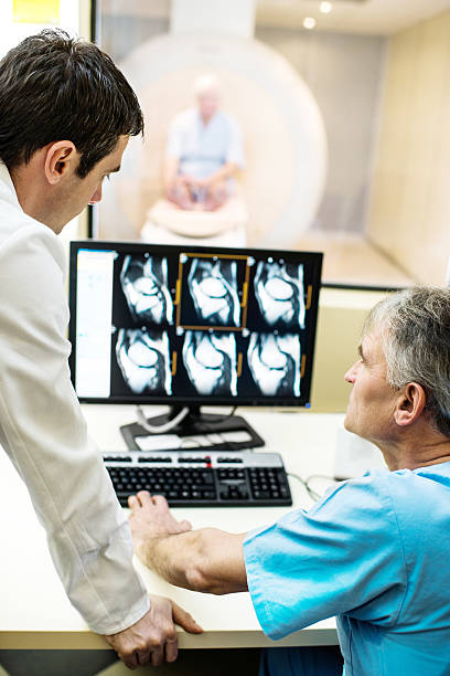 분석 x-선 영상을. - medical equipment x ray cancer oncology 뉴스 사진 이미지