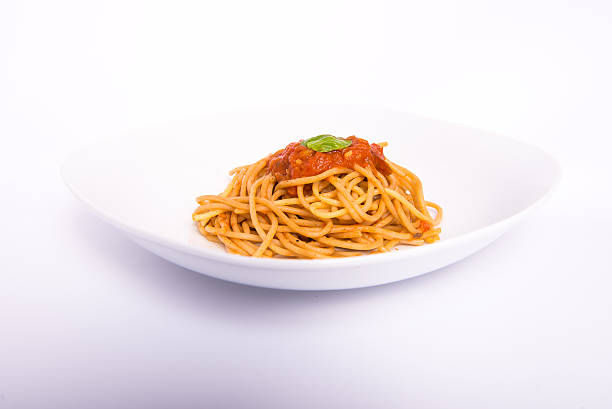 Isolado italiano, esparguete com Molho de Tomate - fotografia de stock