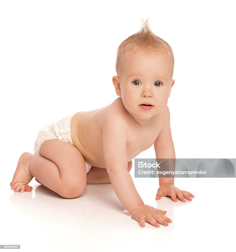 Lindo bebê feliz isolado em uma fralda - Foto de stock de Bebê royalty-free