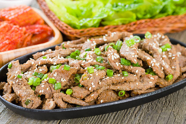 Bulgogi (bulgogi) Korean grilled marinated beef served with green chillies, garlic, ssamjang, kimchi and lettuce leaves. banchan stock pictures, royalty-free photos & images
