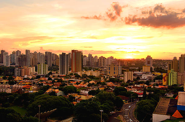 istock DUSK IN THE CITY 187095464
