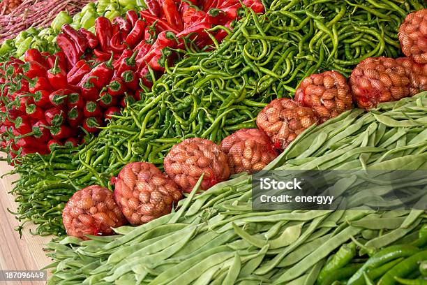 Greengrocer Foto de stock y más banco de imágenes de Abundancia - Abundancia, Alimento, Banco - Asiento