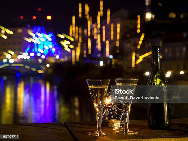 Champagne E Stelle - Fotografie stock e altre immagini di A forma di stella - A forma di stella, Acqua, Bicchiere