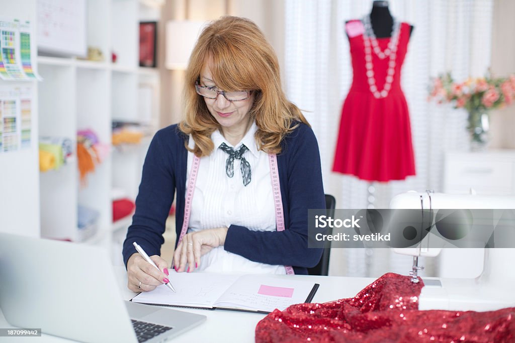 Donna al lavoro. - Foto stock royalty-free di Abbigliamento