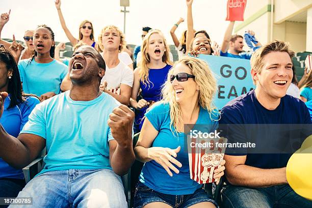 Fans Feuern Sie Sportveranstaltungen Stockfoto und mehr Bilder von Stadion - Stadion, Fan, Popcorn