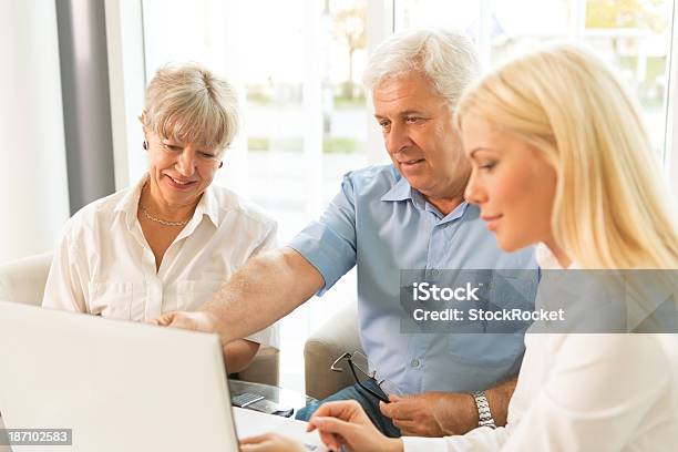 Покупка Страхования — стоковые фотографии и другие картинки Активный пенсионер - Активный пенсионер, Бизнес, Бизнес стратегия