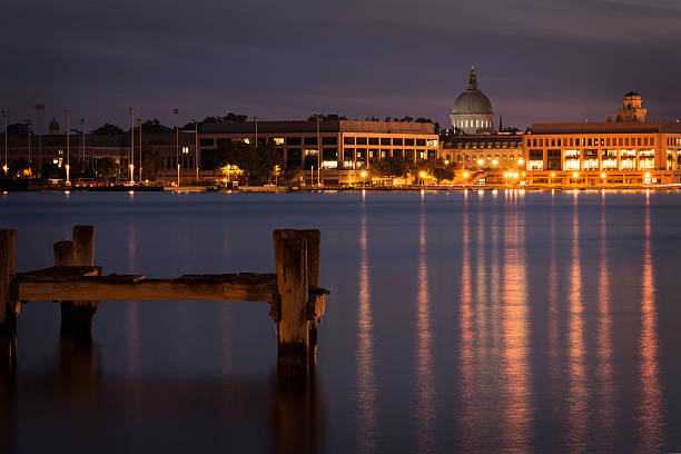 военно-морская академия сша из различных река северн в сутки - us naval academy стоковые фото и изображения