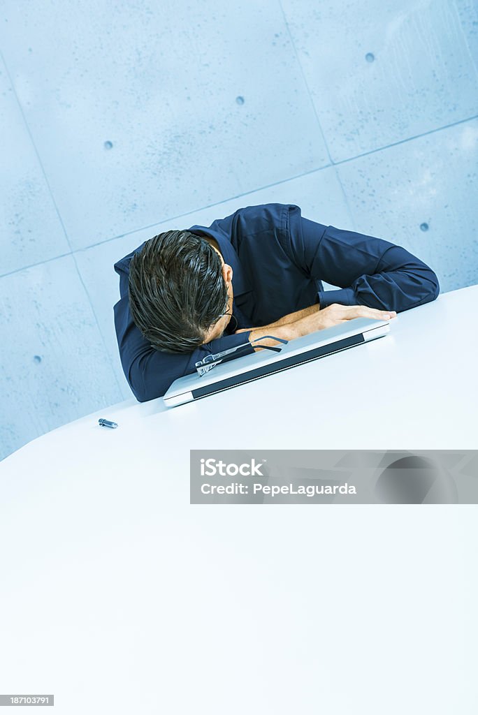 Frustrato Uomo d'affari in sala conferenze - Foto stock royalty-free di 45-49 anni