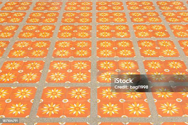 Amarillo Naranja Piso De Mosaico Foto de stock y más banco de imágenes de Suelo embaldosado - Suelo embaldosado, Con textura, Terracota