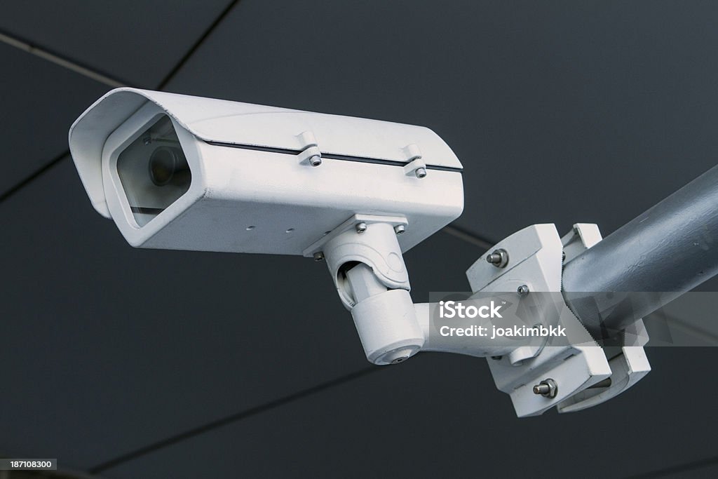 Controllo telecamera di sicurezza CCTV - Foto stock royalty-free di Allerta