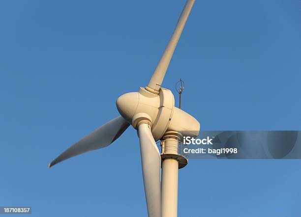 Kraft Generieren Windmühlen Stockfoto und mehr Bilder von Aufnahme von unten - Aufnahme von unten, Ausrüstung und Geräte, Drehen