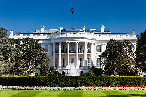 white casa - washington dc architecture nobody american flag - fotografias e filmes do acervo