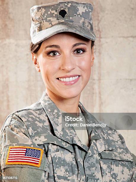 Mulher Soldado Americano - Fotografias de stock e mais imagens de Adulto - Adulto, Ao Ar Livre, Autoconfiança