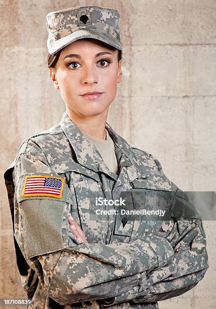 Foto de Soldado Americano Feminino e mais fotos de stock de Adulto - Adulto, Autoconfiança, Beleza