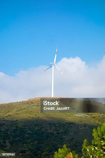 Turbinas Eólicas - Fotografias de stock e mais imagens de Ao Ar Livre - Ao Ar Livre, Cabo, Cabo de Alta-tensão