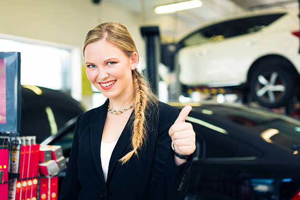 istock pretty customer is satisfied with her repair shop 187109482