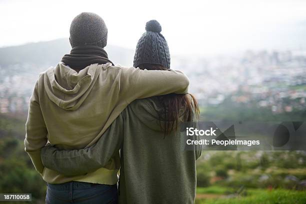 Unsere Liebe Können Sie Die Welt Stockfoto und mehr Bilder von Rückansicht - Rückansicht, Paar - Partnerschaft, Winter