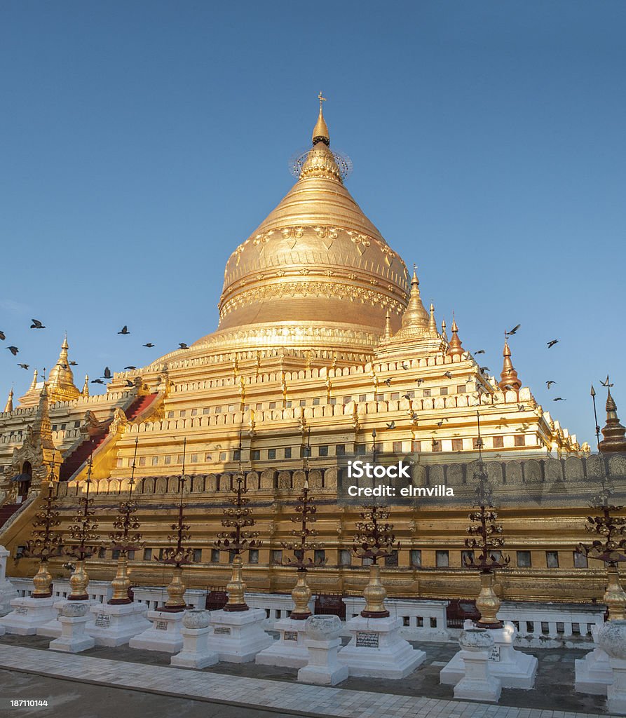 Shwezigon Paya templo de bagán Birmania - Foto de stock de Aguja - Chapitel libre de derechos