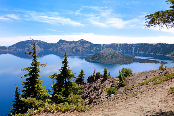 istock Wizard Island in Crater Lake 187111031