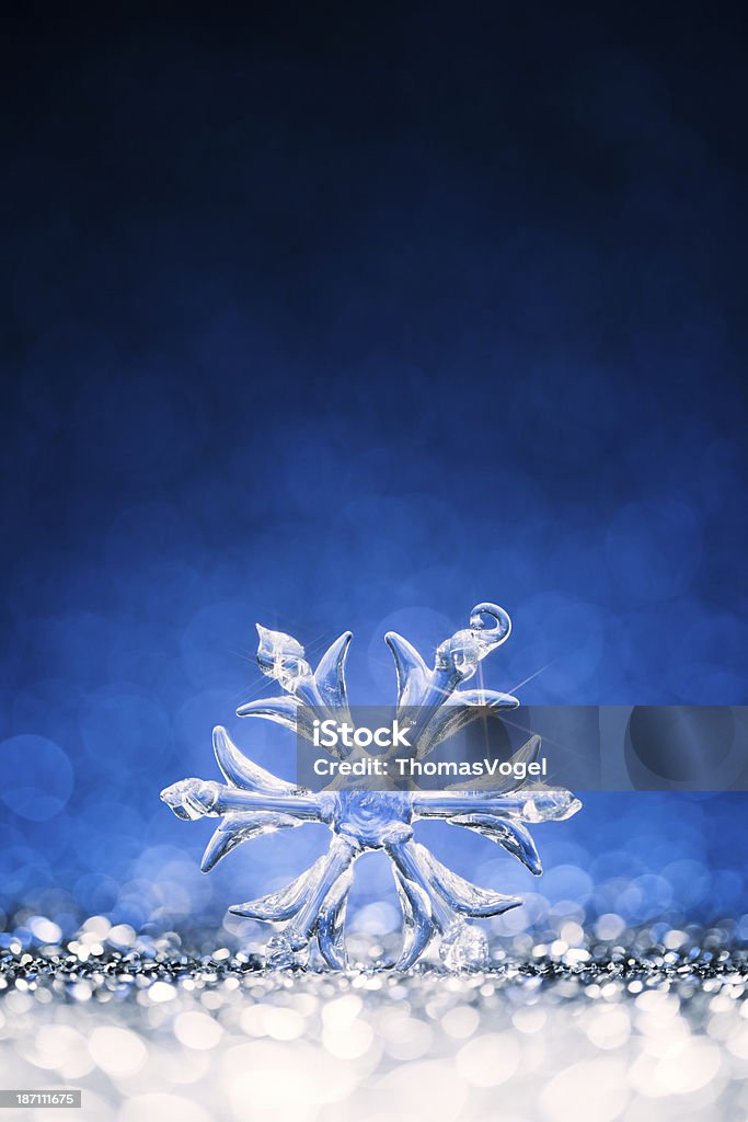 Cristallo di ghiaccio-sfondo di fiocco di neve di Natale blu decorazione di neve inverno - Foto stock royalty-free di Inverno