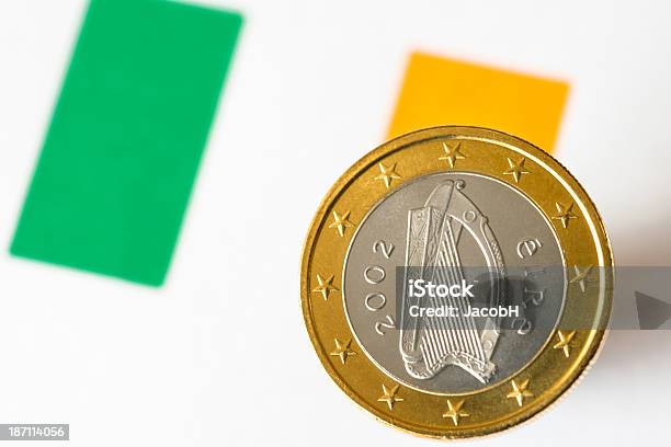 Bandiera Della Repubblica Dirlanda E Euro - Fotografie stock e altre immagini di Cultura irlandese - Cultura irlandese, Moneta EURO, Valuta irlandese