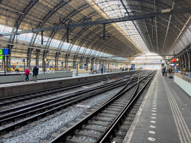 istock Diminishing perspective inside Amsterdam Centraal Station 1871143791