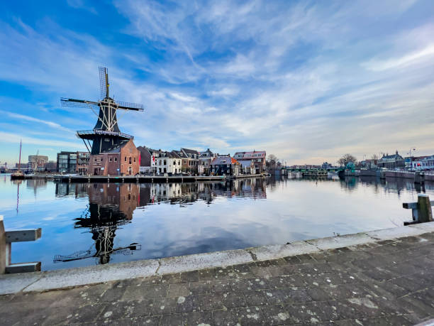 istock The famous windmill De Adriaan, Haarlem 1871149549