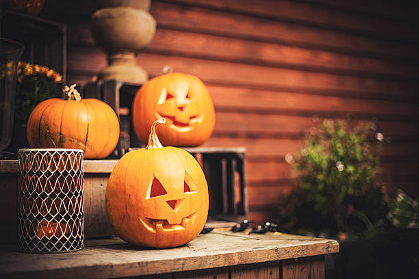 Pumpkins on front step with halloween decorations Pumpkins on front step with halloween decorations halloween pumpkin decorations stock pictures, royalty-free photos & images