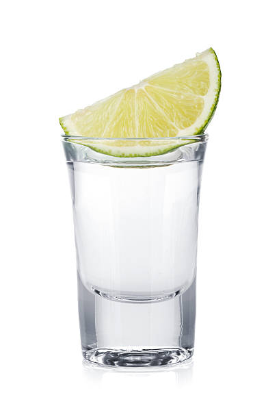 spruzzata di vodka e limone fetta - shot on white foto e immagini stock