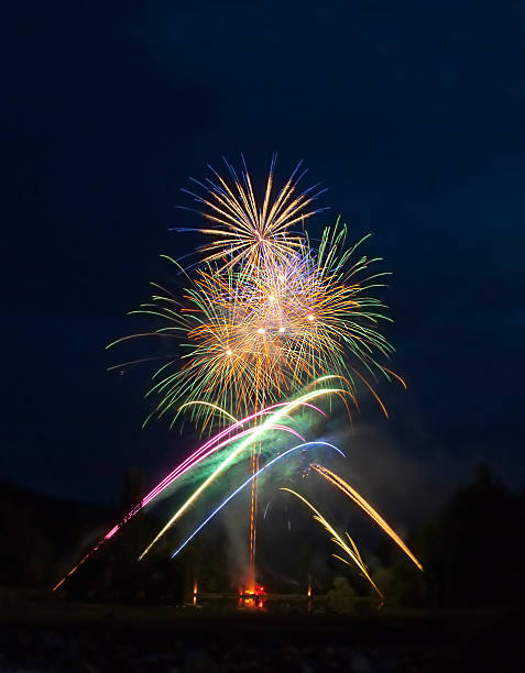 jardins de butchart l'été feux d'artifice, victoria, canada - buchart gardens photos et images de collection