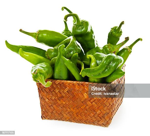 Photo libre de droit de Hot Chili Peppers Vert banque d'images et plus d'images libres de droit de Agriculture - Agriculture, Aliment, Aliment cru